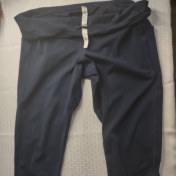 Lululemon Pace Rival Crop 22" in True Navy Full-On Luxtreme fabric. - Picture 5 of 6